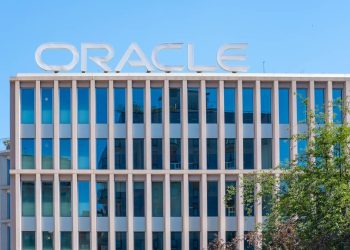 Oracle stock analyst reboots outlook as costs spark debate