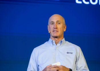 AT&T leaves rivals flat-footed as bankrupt carrier folds
