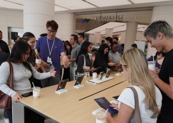 Bank of America doubles down on Apple stock ahead of earnings