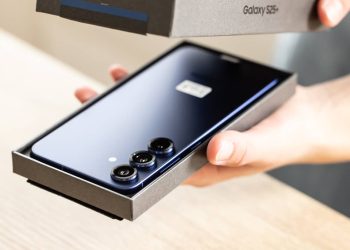 Qualcomm deepens ties with major Apple rival