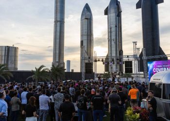 SpaceX stock defies latest Wall Street forecasts