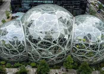 Amazon AMZN Stock Prediction: $330 Bull Case vs $185 Bear…