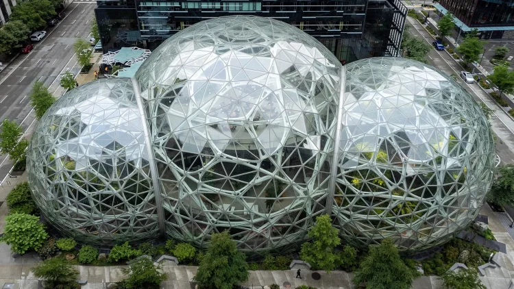 Amazon AMZN Stock Prediction: $330 Bull Case vs $185 Bear…