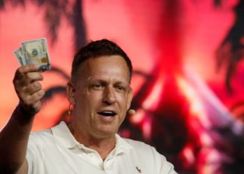 Peter Thiel invests $118 million in surging big tech stock