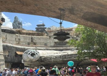 Disney to shut down key theme park app by fall