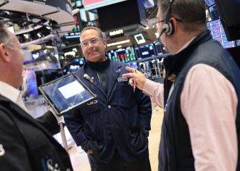 Jim Cramer doubles down on his bold call on memory stocks