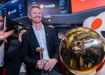 Google traffic wobble sends major signal for sinking Reddit stock