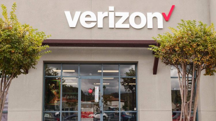 SpaceX set to challenge Verizon, AT&T and T-Mobile with new plans