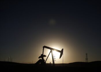 The Loonie Slips Past 1.4150 as US Yields Overpower Oil