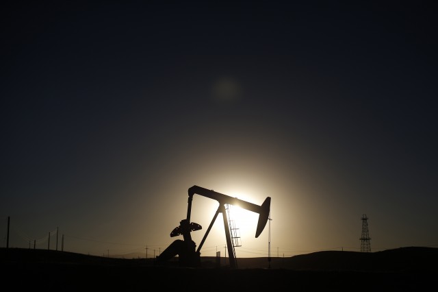 The Loonie Slips Past 1.4150 as US Yields Overpower Oil