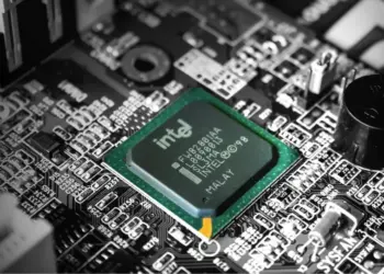 Intel and AMD Fell on Oil and Bond Yields, Not on Chips