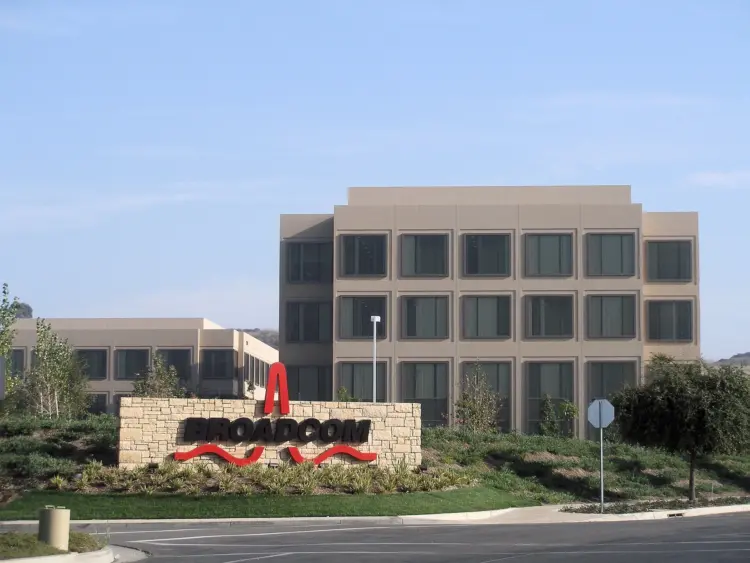 Broadcom (AVGO) Stock Price Prediction: $465 Bull, $280 Bear