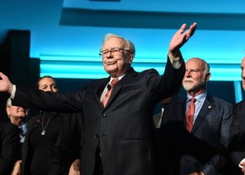 Warren Buffett shares a simple rule for surviving a market crash