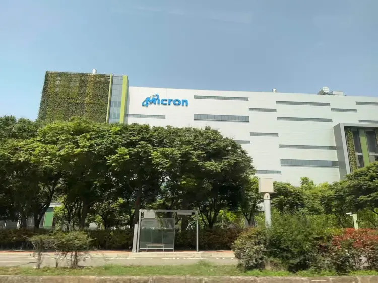 Micron (MU) Stock Prediction: $1,440 Bull, $660 Bear