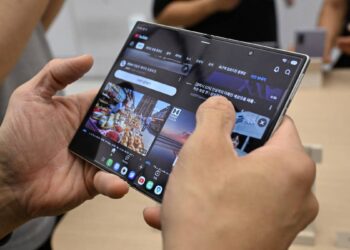 Samsung is shutting down two apps it once bragged about