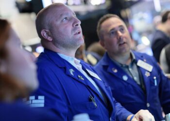 Warren Buffett sends stark warning to stock market investors