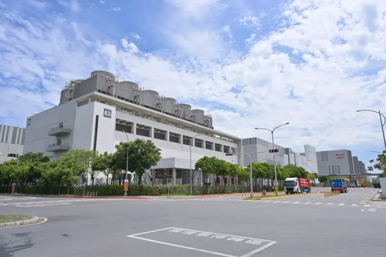 TSMC TSM stock prediction: $610 bull case vs $265 bear case