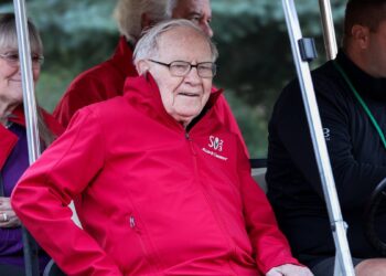 Warren Buffett’s Berkshire adds $330 million to a familiar bet