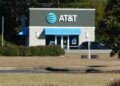 AT&T stock down 7.96% on SpaceX cell-site talks
