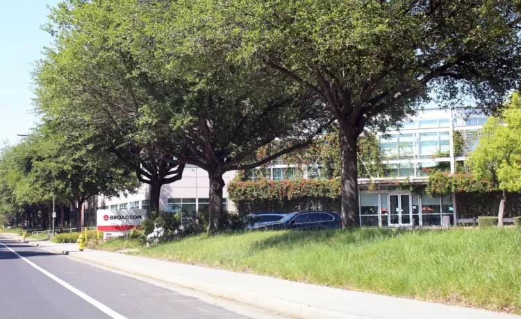 Broadcom’s $42 Billion Anthropic Loan Leaves AVGO at…