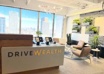 DriveWealth Taps Ripple’s RLUSD to Close the Funding Gap in…