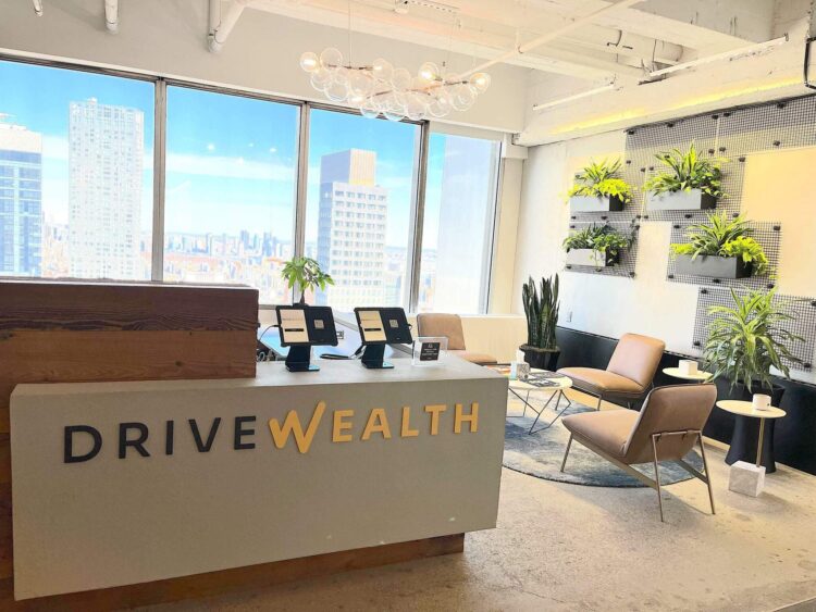 DriveWealth Taps Ripple’s RLUSD to Close the Funding Gap in…