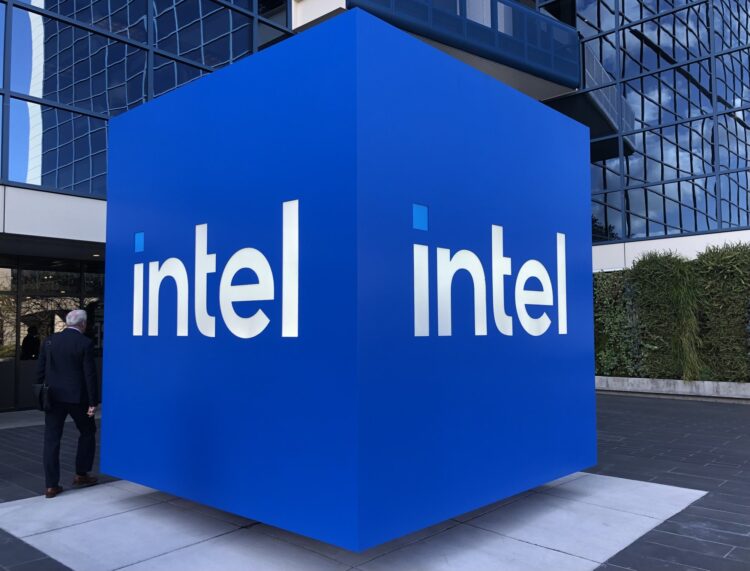 Intel stock prediction: $122.44 bull, $58.97 bear