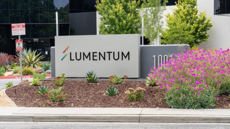 Marvell may buy its own laser supplier as investors pull back