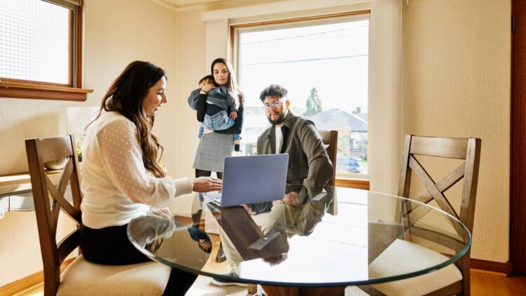 Fed sends warning to American homeowners, cardholders