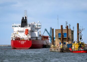 Oil fell on White House energy truce: Here’s what it means for gas