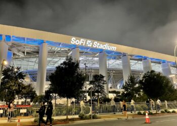 SoFi stock prediction: $18.22 bull, $10.68 bear